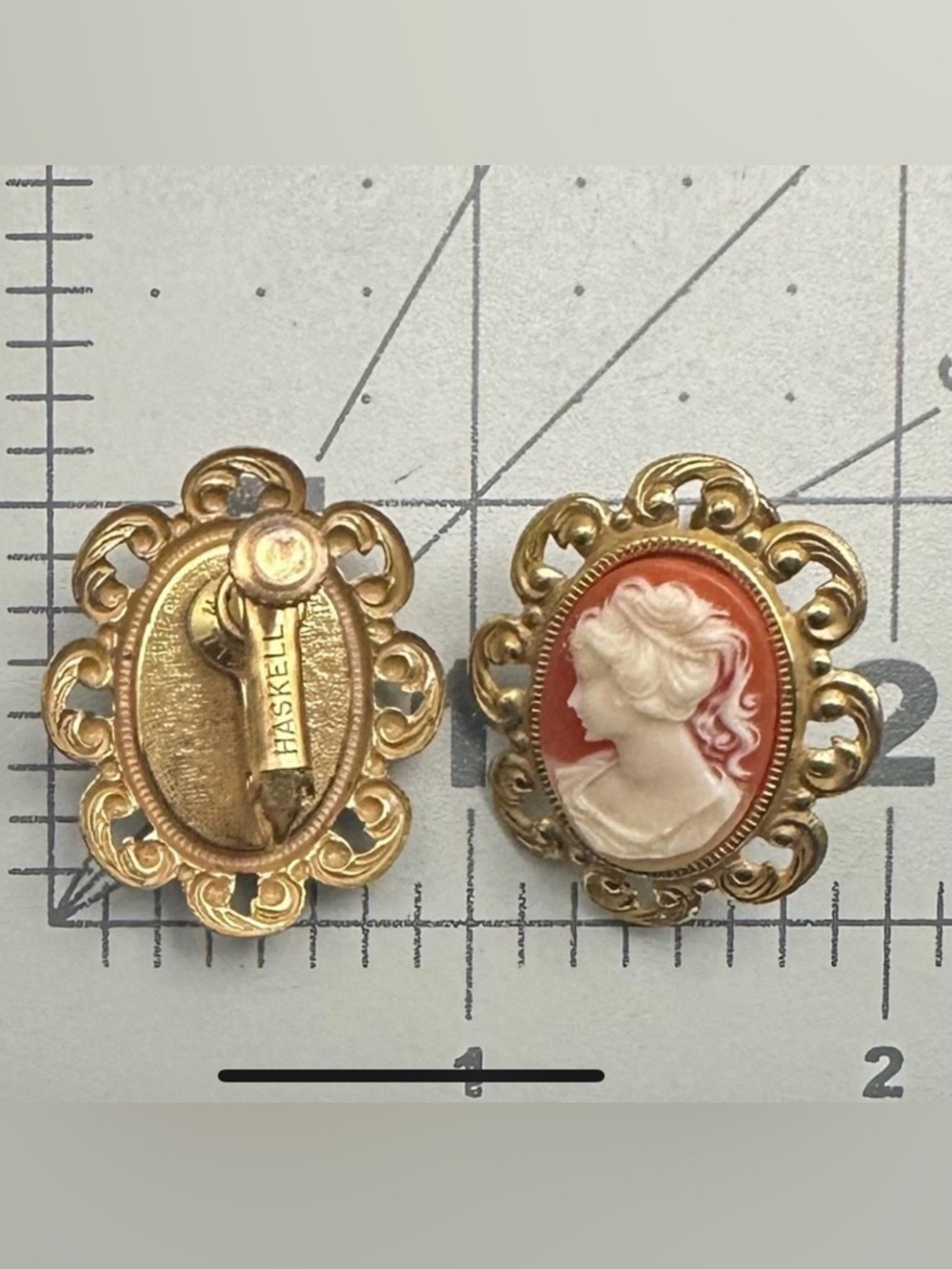Miriam Haskell 1940’s Cameo Clip on Earrings-Signed-Rare - Picture 7 of 7